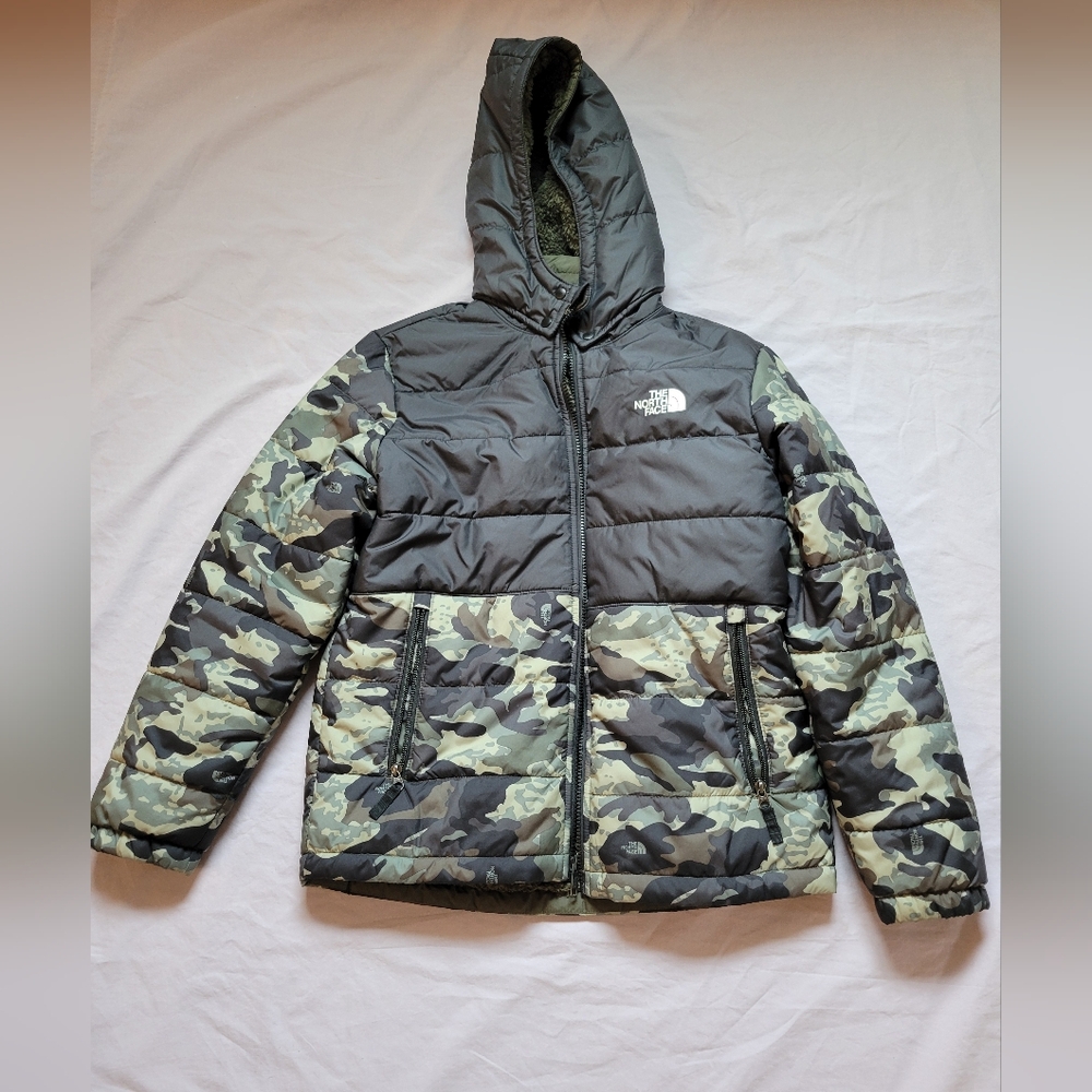 The North Face Reversible Youth Snow Jacket in Black and Green Camo
